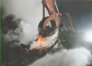 Roodgloeiend staal uit de WTC puinhopen