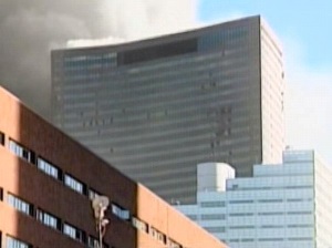 WTC-7 stort in