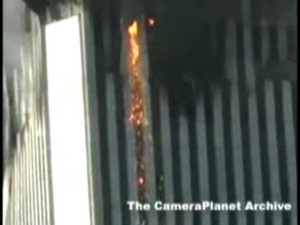 Roodgloeiend staal druipend uit WTC-2
